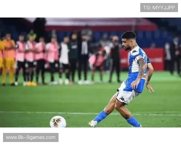 那不勒斯0-0法兰克福，意甲球队欧冠主场再度哑火