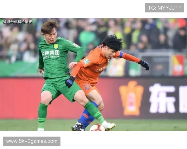 阿贾巴增重后开局稍显迟缓，马丁第二回合灵活移动一度占优